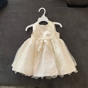 Nwot Ivory with gold accent party dress 12m